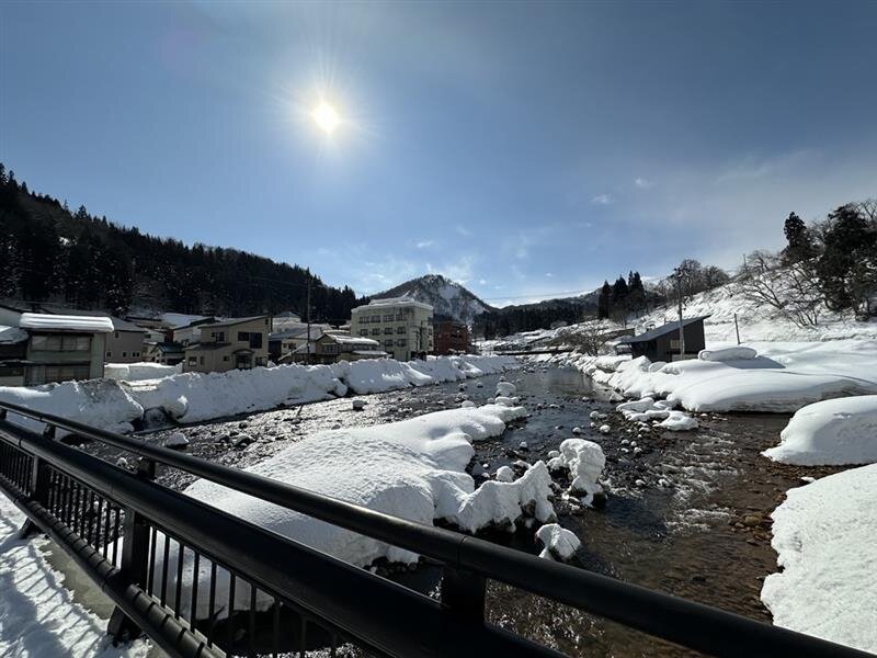 大蔵村の冬の景観（河川・橋・積雪）