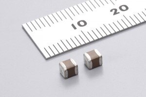 村田製作所 世界初、3225Mサイズで定格電圧1.25kV、C0G特性を備えた静電容量15nFの積層セラミックコンデンサを商品化